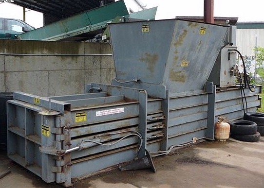 STRAIGHTLINE Horizontal Baler, with Conveyor,